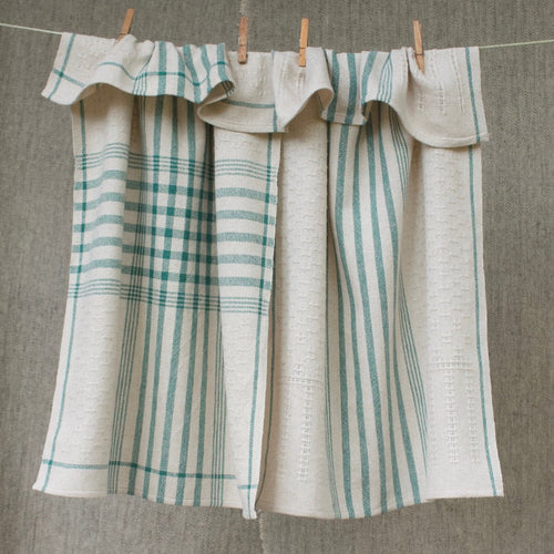Holly Berry Cotton Tea Towels - Green image