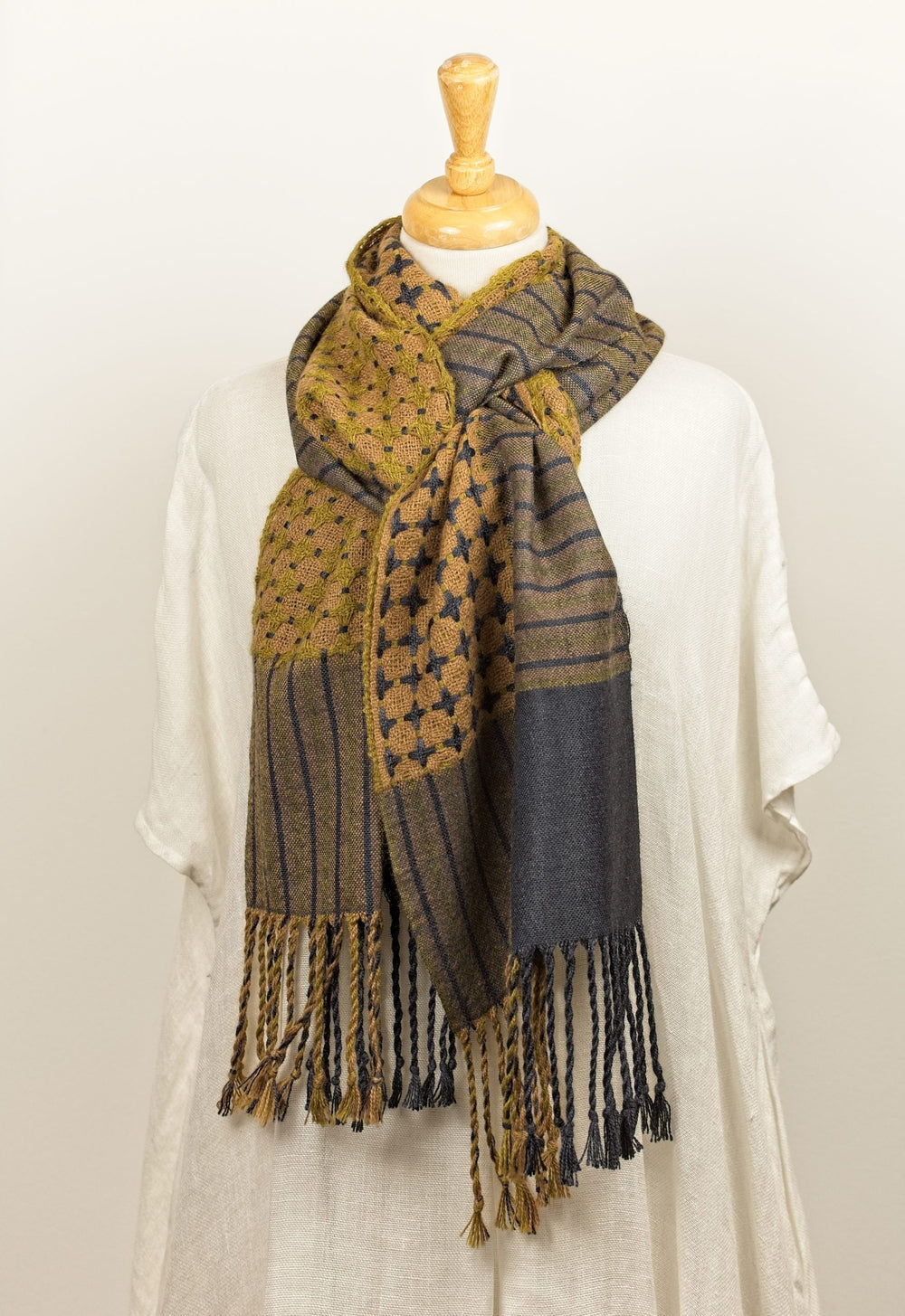 School of Weaving Kit - s09e06 Deflected Double Weave Noughts and Crosses - 8 shaft image 0