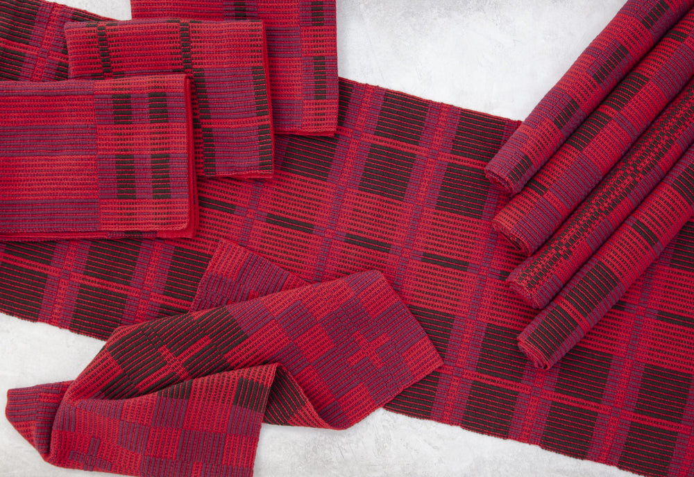 Christmas Crackle Placemats and Runner image 0