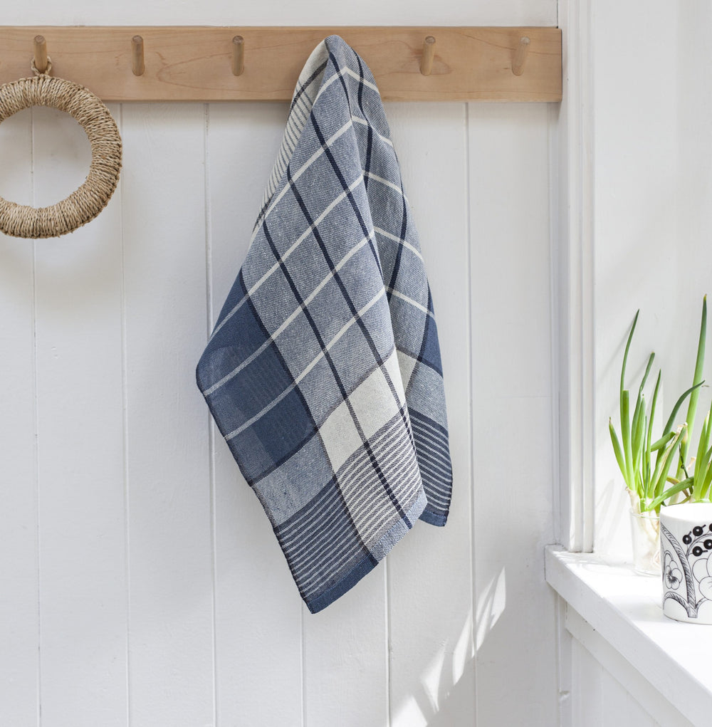 Crisp and Classic Linen Tea Towel Kit image 0