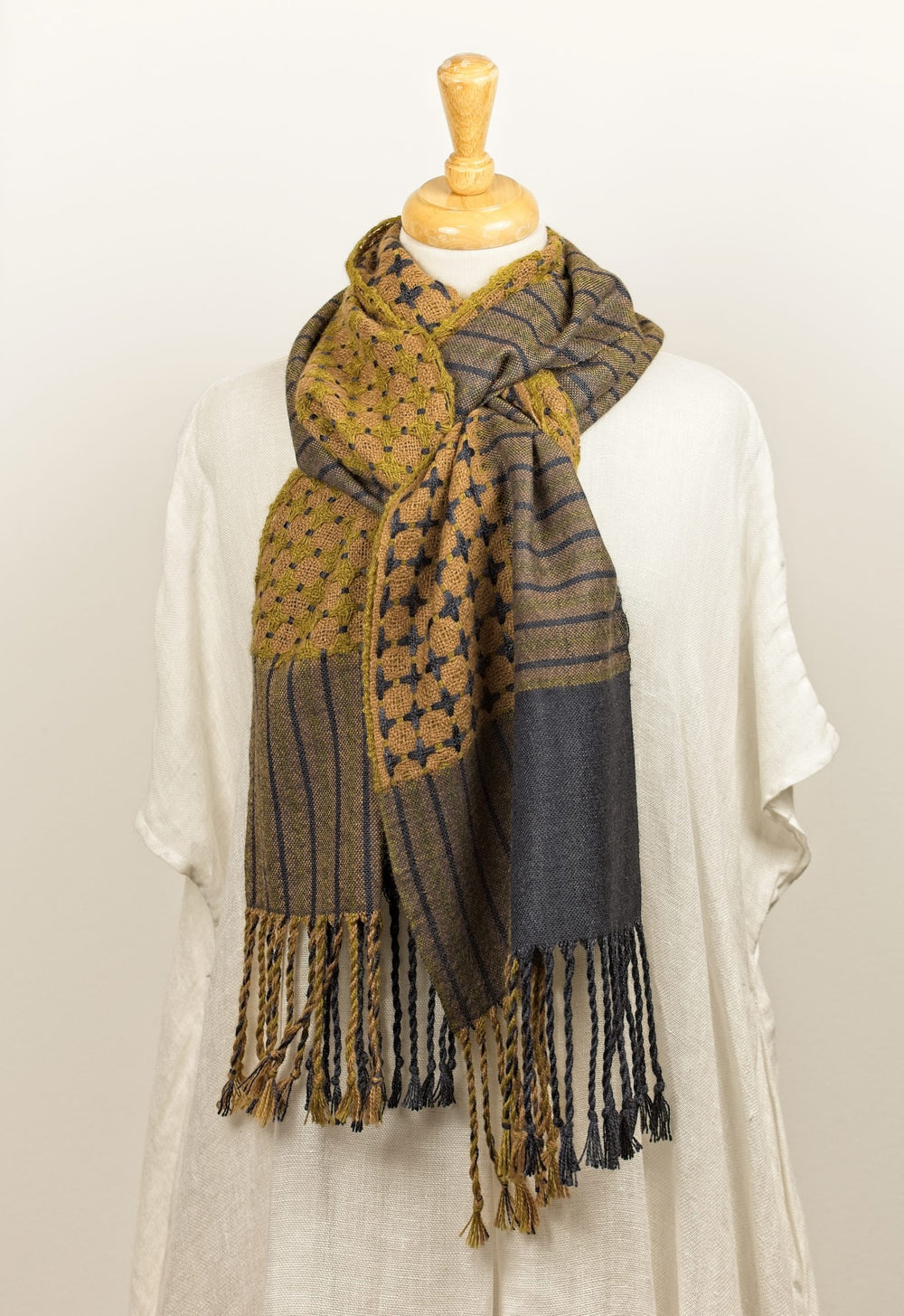 School of Weaving Kit - s09e06 Deflected Double Weave Noughts and Crosses - 8 shaft image 0