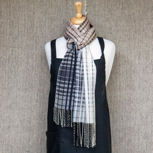 Linda's Scarf - 8 shaft