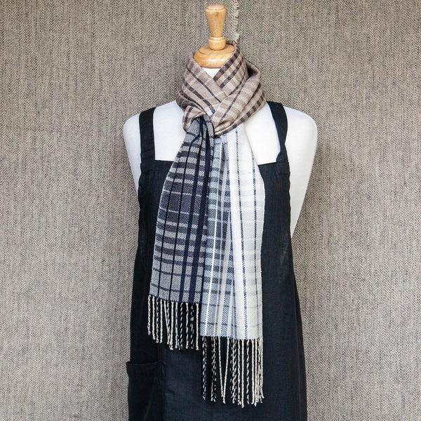 Linda's Scarf - 8 shaft